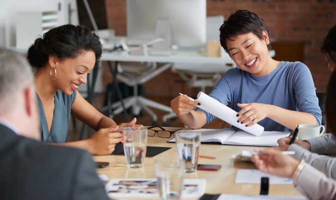 люди занимаются любимым делом